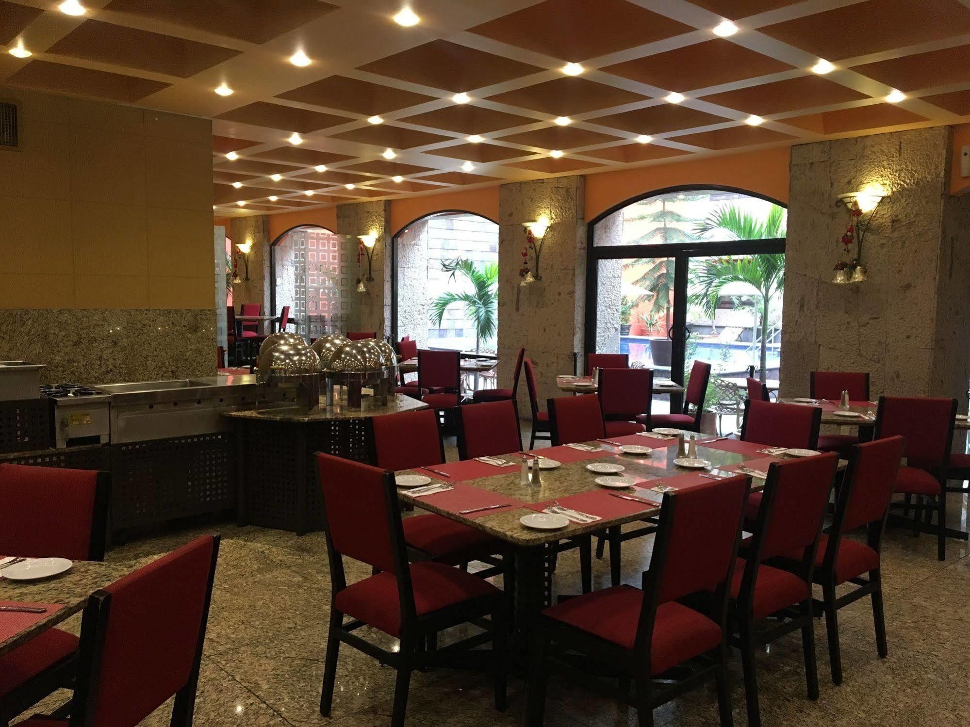 Hotel Celta Zapopan Bagian luar foto