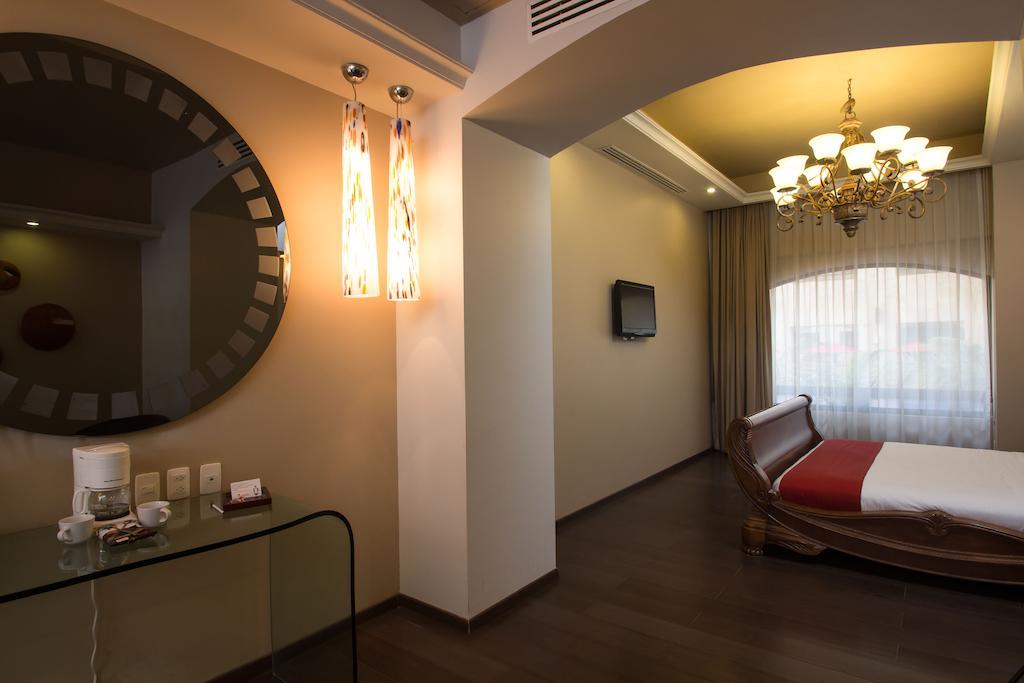 Hotel Celta Zapopan Bagian luar foto